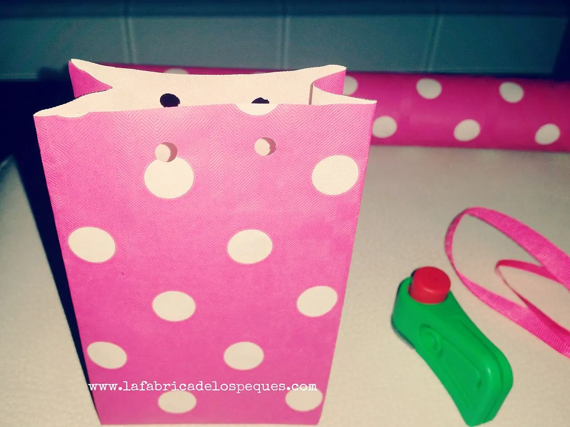 Cómo hacer bolsas de papel - La fábrica de los peques Cómo hacer bolsas de papel - La fábrica de los peques