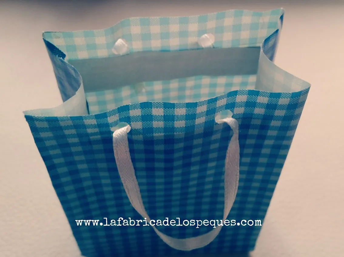 Cómo hacer bolsas de papel - La fábrica de los peques Cómo hacer bolsas de papel - La fábrica de los peques