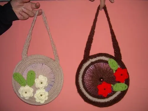 Bolsos tejidos con cds - Imagui