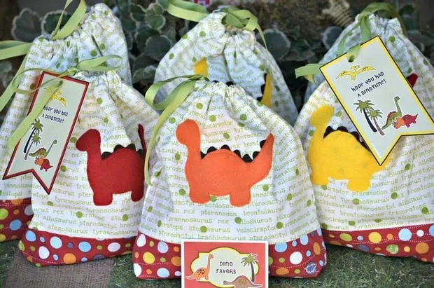 Bolsitas. | ¡Ideas para fiesta de dinosaurios! | Pinterest Bolsitas. | ¡Ideas para fiesta de dinosaurios! | Pinterest
