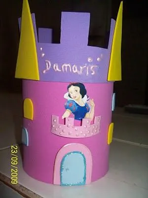 Souvenir de princesas en goma eva - Imagui