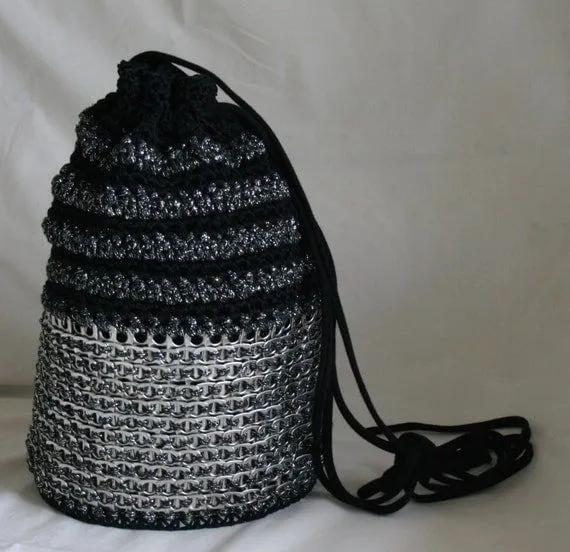 Bolso / Bolsa / Bandolera de anillas de latas de por musarecycleart Bolso / Bolsa / Bandolera de anillas de latas de por musarecycleart