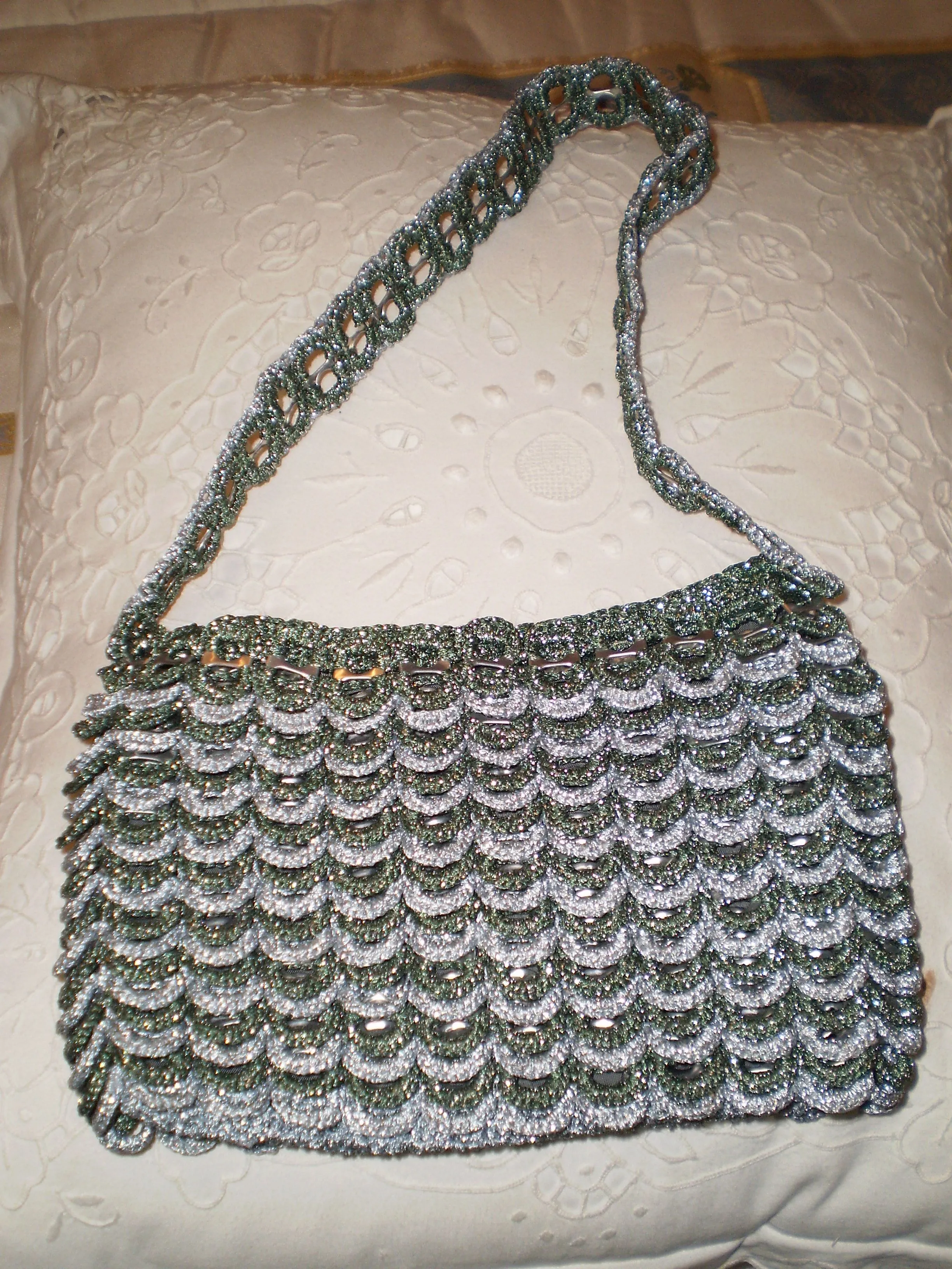 Bolsos de chapas y ganchillo - Imagui