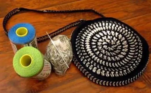 Cómo hacer bolsos con chapas en ganchillo para ir a la playa ... Cómo hacer bolsos con chapas en ganchillo para ir a la playa ...
