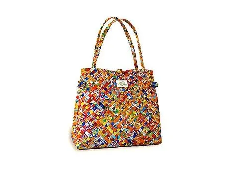 Bolsos con materiales reciclados