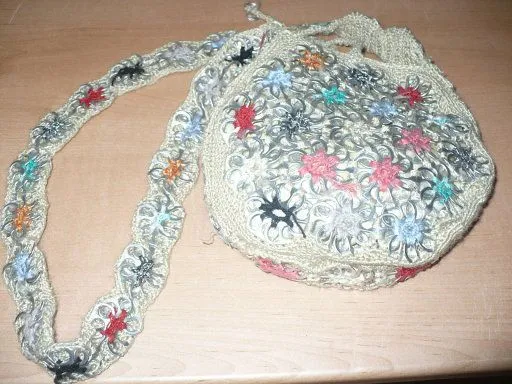 COMO HACER BOLSOS Y MONEDEROS CON ANILLAS DE LATAS | Aprender ... COMO HACER BOLSOS Y MONEDEROS CON ANILLAS DE LATAS | Aprender ...