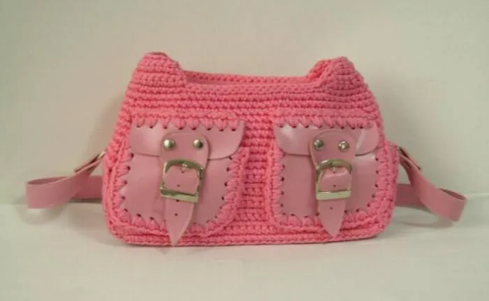 Cartera tejida con apliques d cuero Catherinne P. - Artelista.com Cartera tejida con apliques d cuero Catherinne P. - Artelista.com