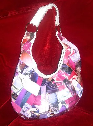Un bolso con argollas