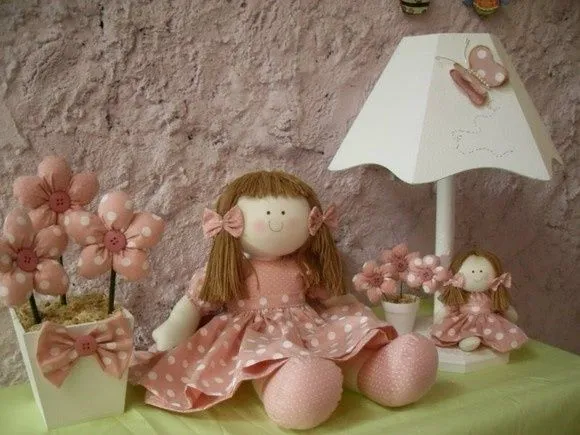 Boneca de pano, Abajur, e Vaso com Flor | quarto infantil | Pinterest Boneca de pano, Abajur, e Vaso com Flor | quarto infantil | Pinterest