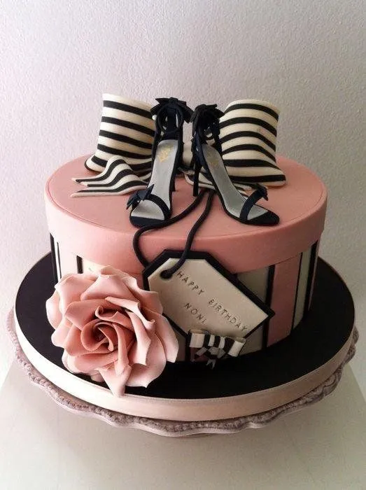 9. bonita caja y zapatos - Estos moda inspirado tortas hará que…