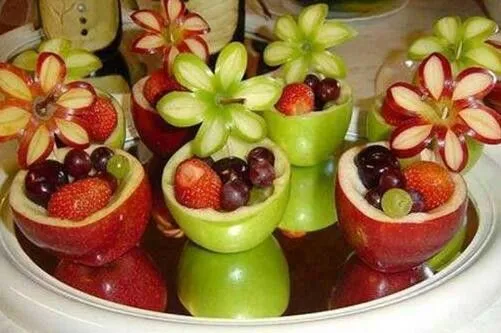 Bonita y creativa idea para decorar con frutas en una fiesta.yo la ...