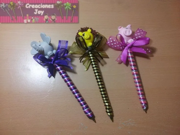 bonitas plumas decoradas plumas decoradas con munecos de pasta ... bonitas plumas decoradas plumas decoradas con munecos de pasta ...