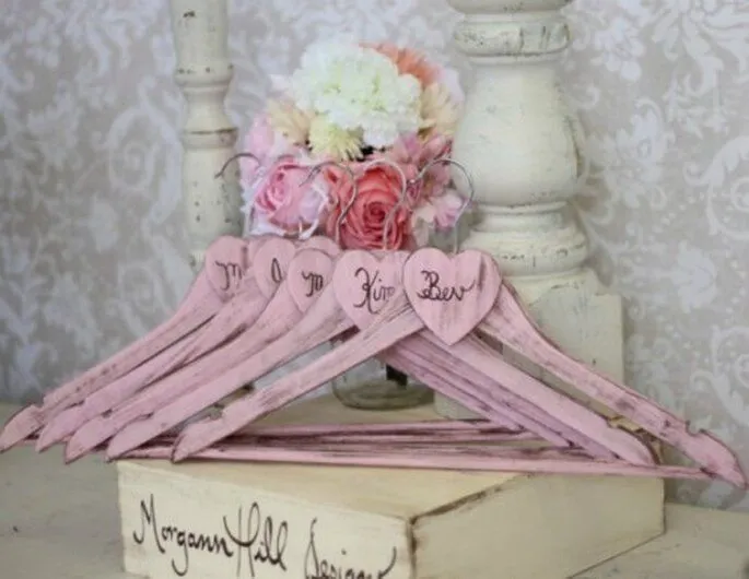 Un bonito gancho personalizado para tu vestido de novia Un bonito gancho personalizado para tu vestido de novia