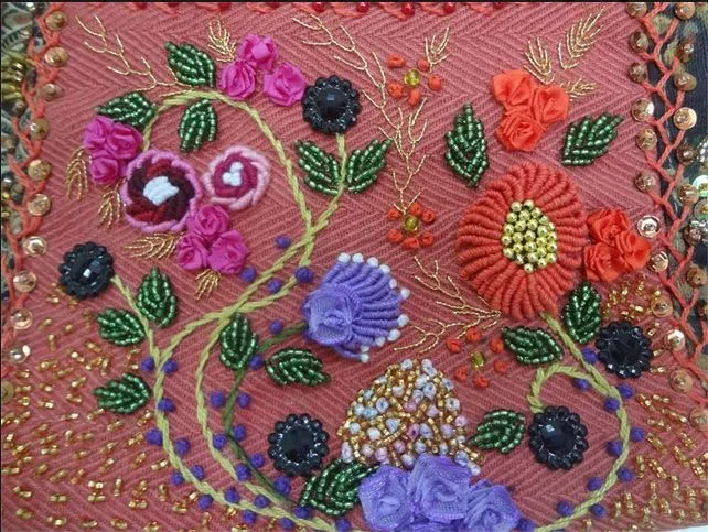 bordado con chaquira on Pinterest | Tambour Embroidery, Embroidery ...