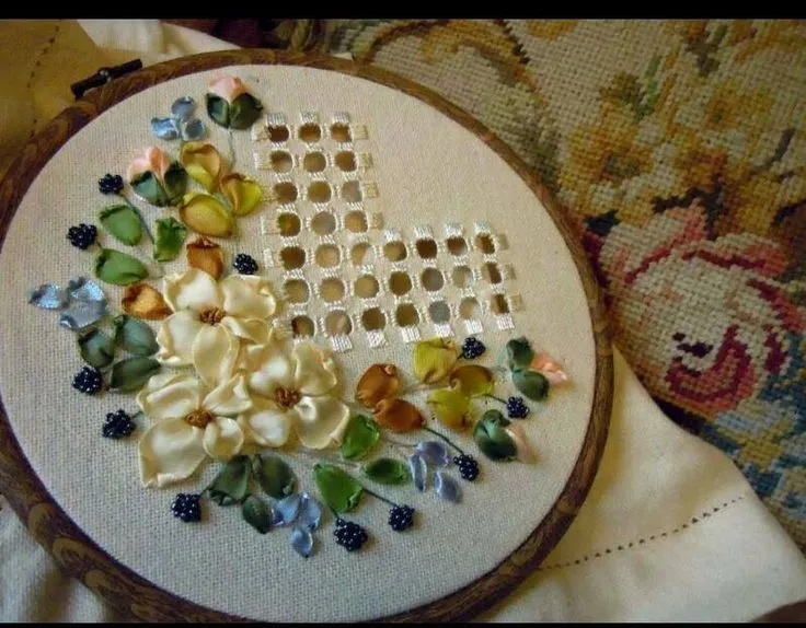 Bordado em fita on Pinterest | Ribbon Embroidery, Silk Ribbon ... Bordado em fita on Pinterest | Ribbon Embroidery, Silk Ribbon ...