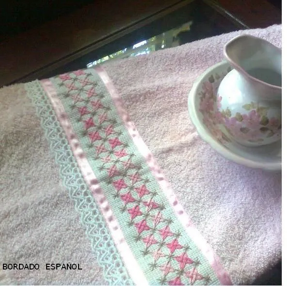 FUNDA PARA ALMOHADA EN BORDADO ESPAÑOL | MIS MANUALIDADES | Pinterest