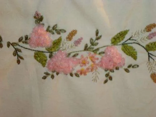 Bordados con listón para un mantel - Imagui Bordados con listón para un mantel - Imagui