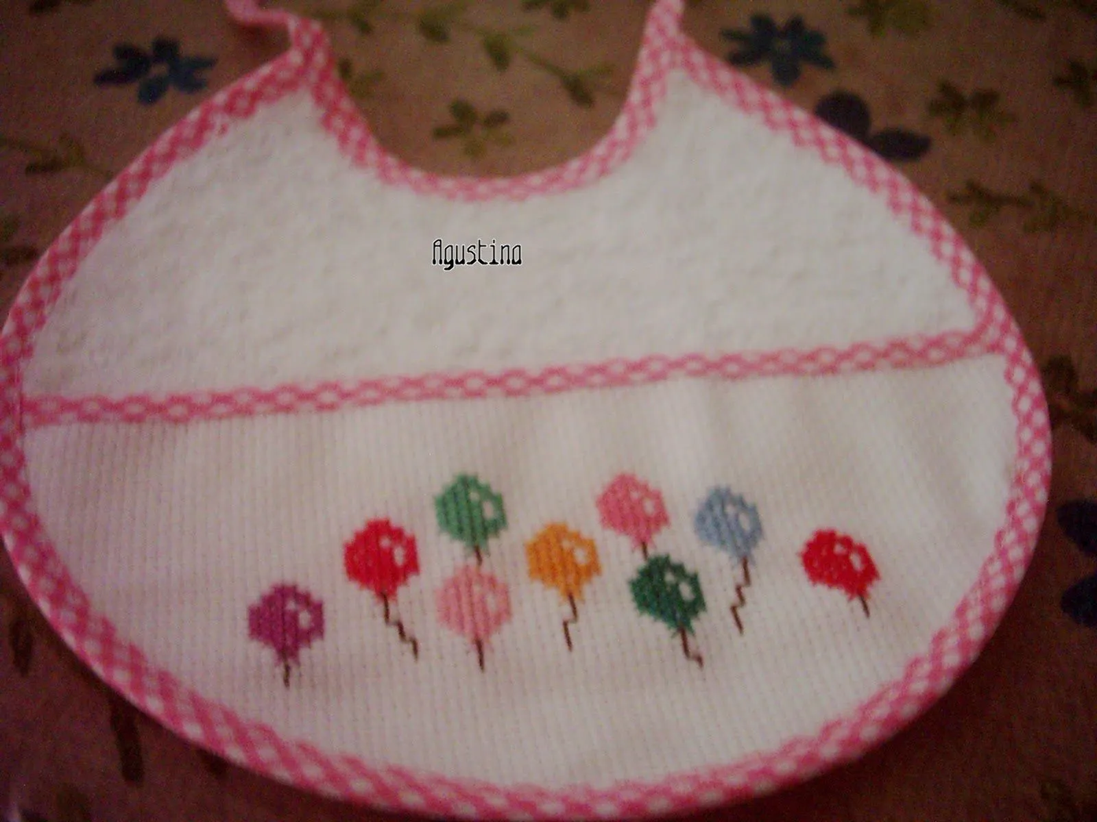 BORDADOS Y TEJIDOS DE AGUSTINA: BABEROS PEQUEÑOS BORDADOS Y TEJIDOS DE AGUSTINA: BABEROS PEQUEÑOS
