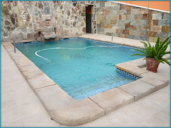 Bordes de piscinas en piedra artificial | ROCASYELICA - Proyectos ... Bordes de piscinas en piedra artificial | ROCASYELICA - Proyectos ...