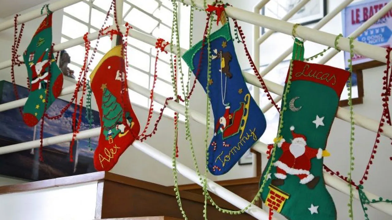 Cómo hacer una bota de Navidad de fieltro | Decogarden Cómo hacer una bota de Navidad de fieltro | Decogarden