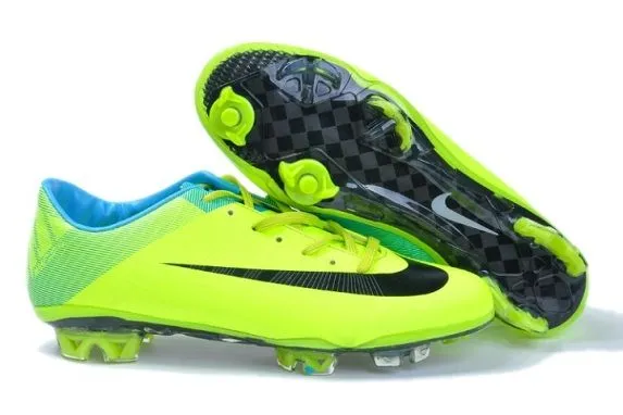 BOTAS DE CR7 2012 « supermadrid