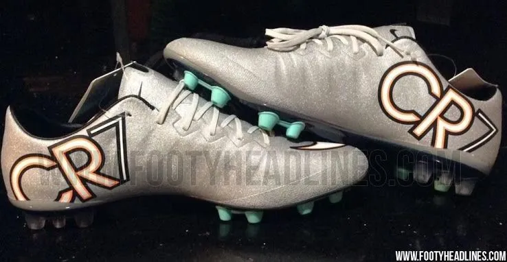 Nuevas botas de Cristiano Ronaldo 2015: SILVER NIKE MERCURIAL VAPOR X