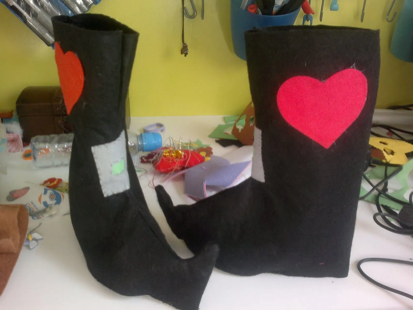 Fieltro Manualidades Elena: Alicia sus botas y Juan Fieltro Fieltro Manualidades Elena: Alicia sus botas y Juan Fieltro