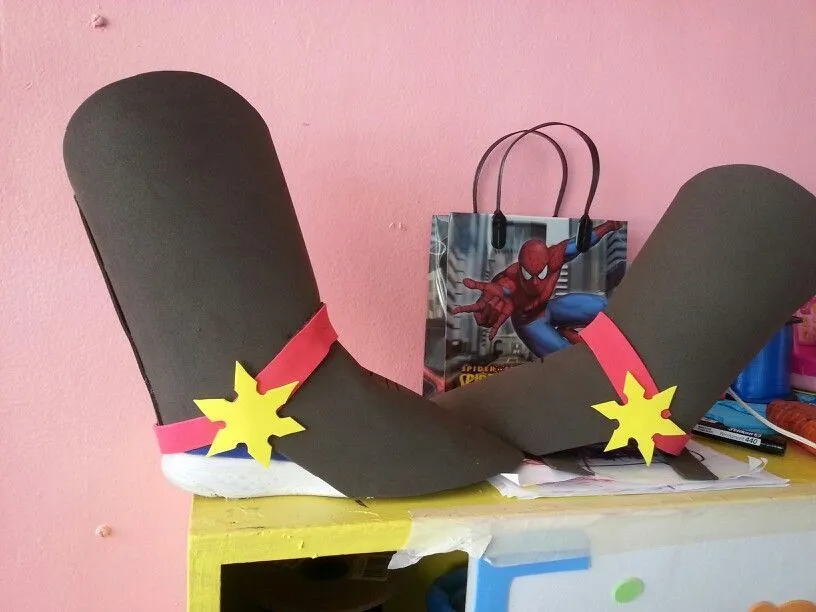 Botas de foamy | Manualidades, Elaboración, Manualidades creativas Botas de foamy | Manualidades, Elaboración, Manualidades creativas