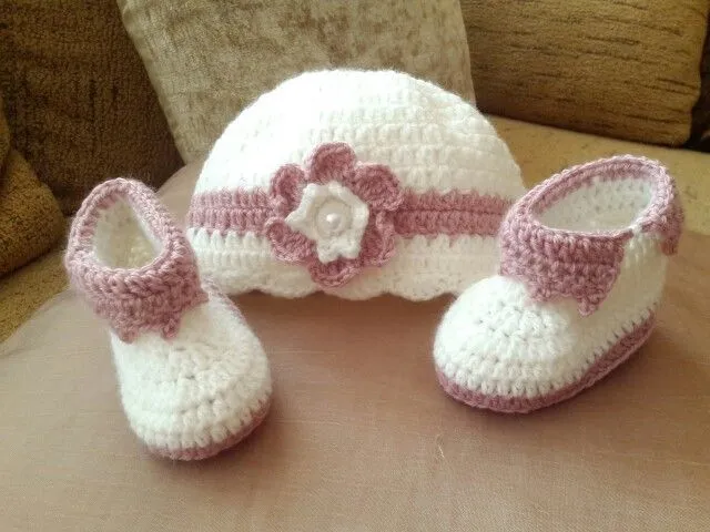 Botas y gorro bebe | Mis trabajos | Pinterest | Bebe