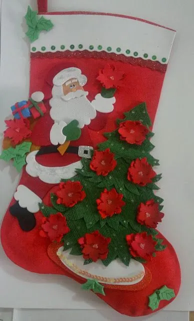 Botas Para Navidad. El molde lo conseguí en la web, el diseño original esta realizado en fieltro, se me ocurrió realizarlo en foami y ver que tal.