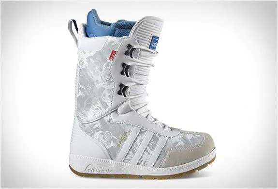 Botas de snowboard Adidas, no sin mis tres franjas