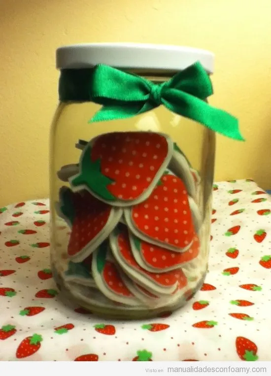 Bote de cristal con fresas de foamy • Manualidades con Foamy Bote de cristal con fresas de foamy • Manualidades con Foamy
