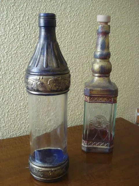 Botellas decoradas y pintadas a mano