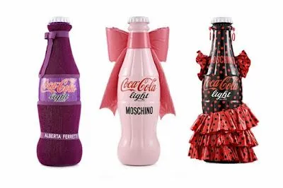 Botellas de gaseosa con glamour.