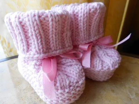 Botitas para Bebe con agujas parte 3 de 3 - YouTube Botitas para Bebe con agujas parte 3 de 3 - YouTube