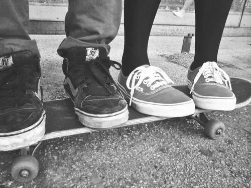 boy and girl skateboarding | black and white, boy, girl, skate ... boy and girl skateboarding | black and white, boy, girl, skate ...