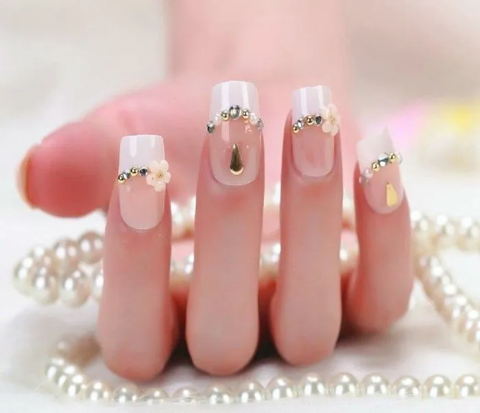 brillantini-per-unghie-base-french-manicure-decorazioni-forma-fiore-gocce-centro-smalto-… | Uñas para novia, Diseños de manicura francesa, Uñas con diamantes falsos brillantini-per-unghie-base-french-manicure-decorazioni-forma-fiore-gocce-centro-smalto-… | Uñas para novia, Diseños de manicura francesa, Uñas con diamantes falsos