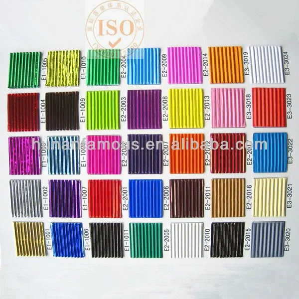 Brillo de papel corrugado en carta de color ( papel ondulado ) con ... Brillo de papel corrugado en carta de color ( papel ondulado ) con ...