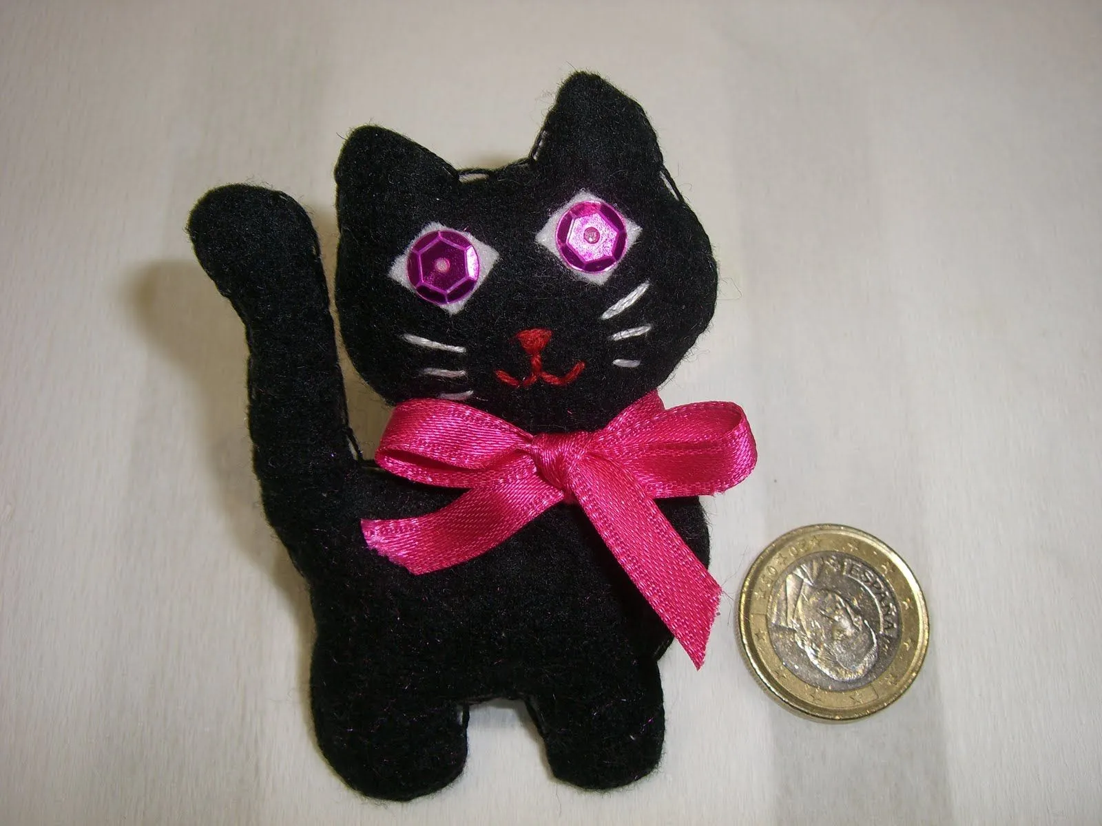 Mis Broches de Fieltro: Gato lazo