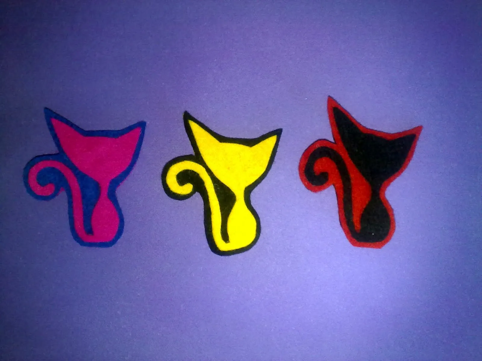 Broches de fieltro con la silueta de un gato. Disponibles en varios ...