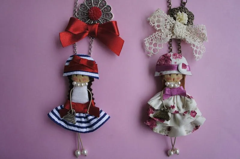 Broches Lucicuques: COLGANTES CON BROCHE DE MUÑECAS DE TELA Y FIELTRO Broches Lucicuques: COLGANTES CON BROCHE DE MUÑECAS DE TELA Y FIELTRO