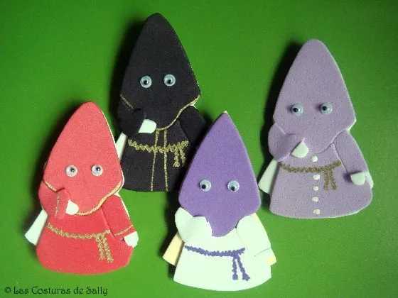 Broches de nazarenos, de distintas cofradías, realizados con goma ... Broches de nazarenos, de distintas cofradías, realizados con goma ...