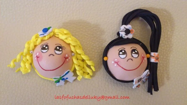 Broches niñas fofuchas, uno con pelo rizado y rubio y otro morena ... Broches niñas fofuchas, uno con pelo rizado y rubio y otro morena ...