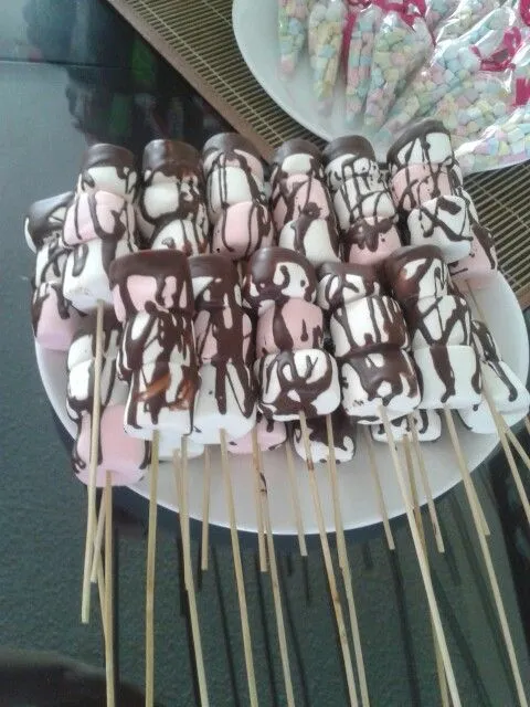 Brochetas de Bombones con chocolate | arreglos, decoracion, ideas ... Brochetas de Bombones con chocolate | arreglos, decoracion, ideas ...
