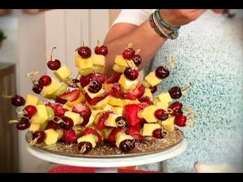 Brochetas de fruta con miel de palma - YouTube