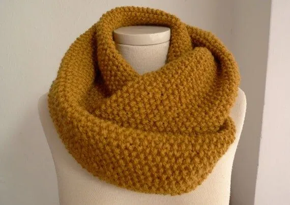Bufanda circular mostaza en punto de arroz/ por Pentapolin en Etsy