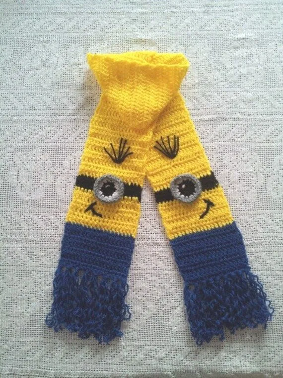 Bufanda Larga Minion Crochet Amarilla y Azul para por LaBufandaLLC