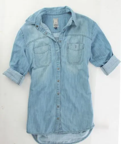 Busca en tu armario una camisa vaquera y ponte a la moda | Qué.es Busca en tu armario una camisa vaquera y ponte a la moda | Qué.es