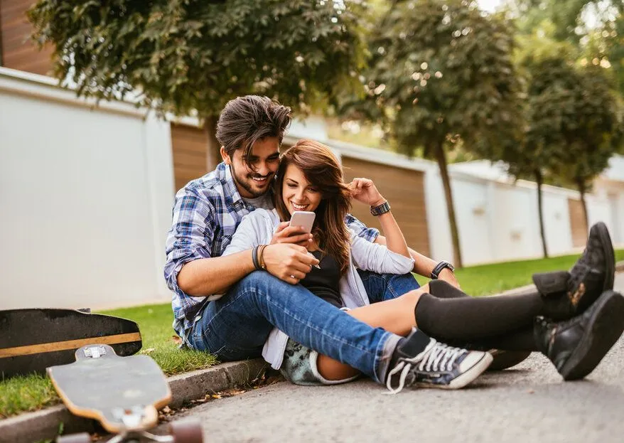 Qué buscan las mujeres en los hombres según su edad?