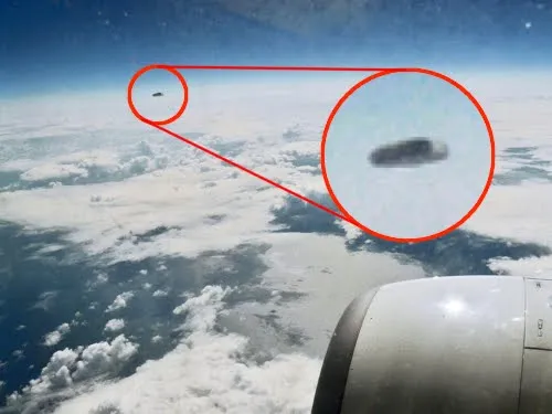 Buscando La Verdad: OVNI APARECE EN FOTOGRAFÍA TOMADA DESDE AVIÓN Buscando La Verdad: OVNI APARECE EN FOTOGRAFÍA TOMADA DESDE AVIÓN
